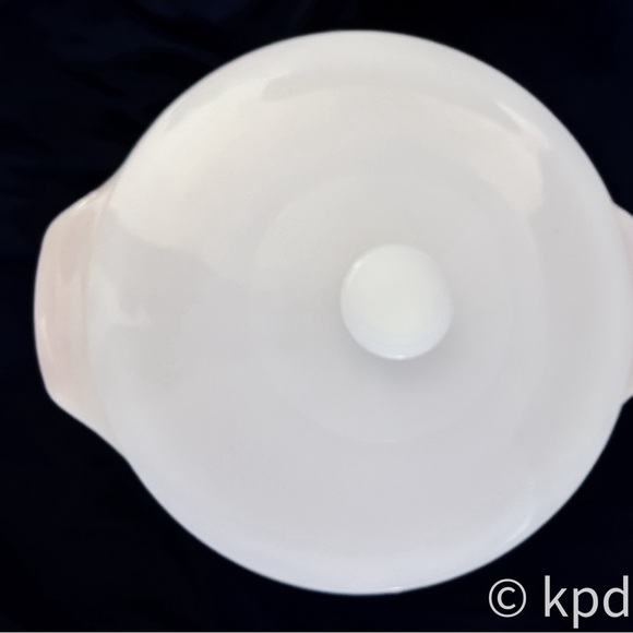 Mid Century Vintage Peach Lustre Casserole Dish with Original Lid - Picture 4 of 5